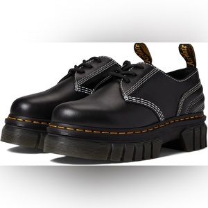 Audrick 3-Eye Quilted Oxford Shoe size 10